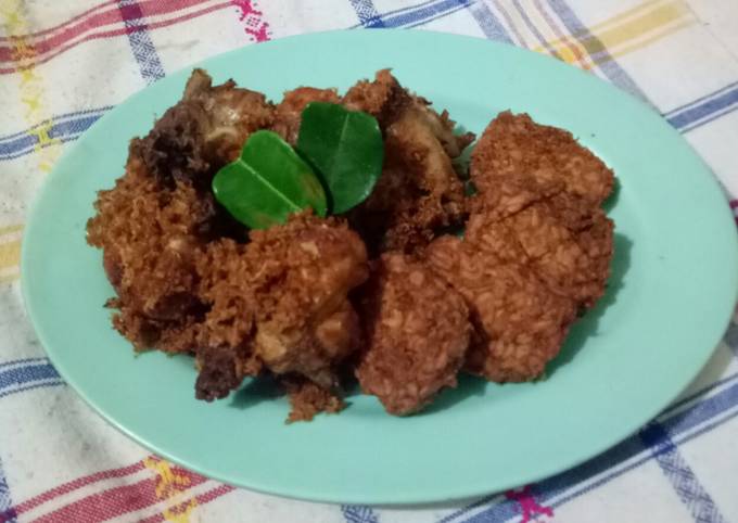 33. Ayam goreng serundeng