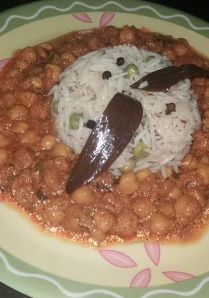 A picture of Chole chawal.