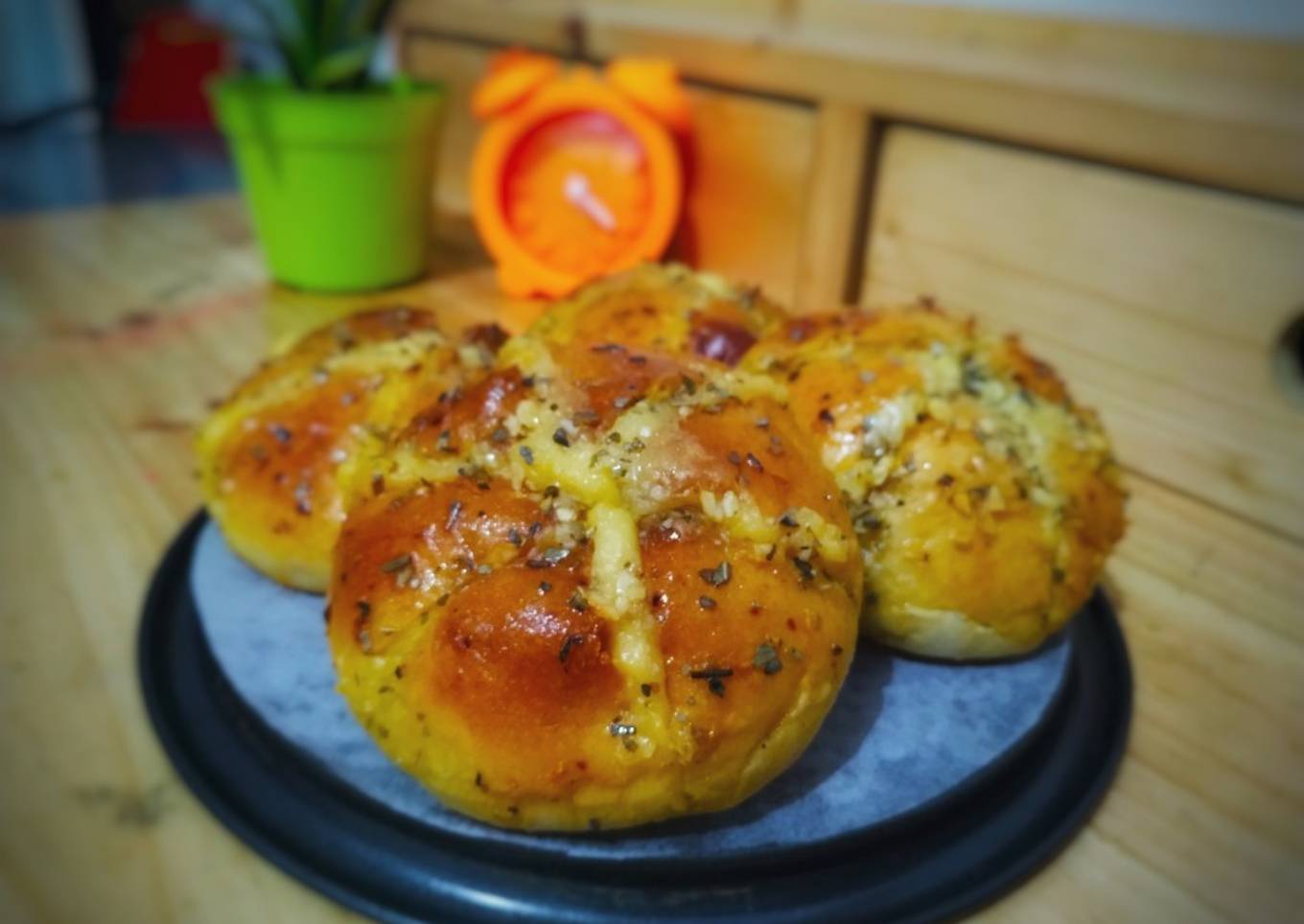 Korean Garlic Cheese Bread (No Ulen, No Cream Cheese)