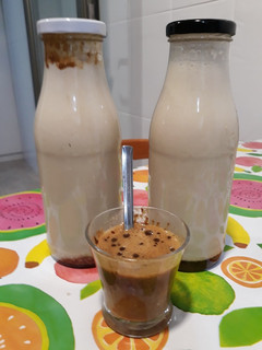 Una foto de Bebida vegetal casera de lino y nueces