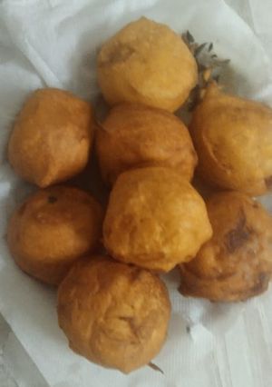 आलू वड़ा (aloo vada recipe in Hindi) रेसिपी मुख्य फोटो
