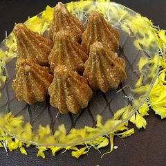 A picture of Seasame Peanut Modak.