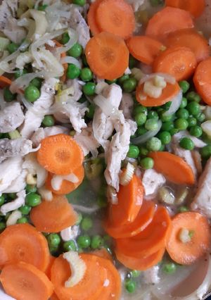 Una foto de Pollo Arvejado 🥘