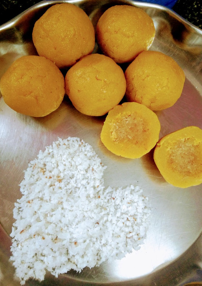 டபுள் டக்கர் மாம்பழ லட்டு (Double Takkar Mango Laddu) செய்முறை முக்கிய புகைப்படம்
