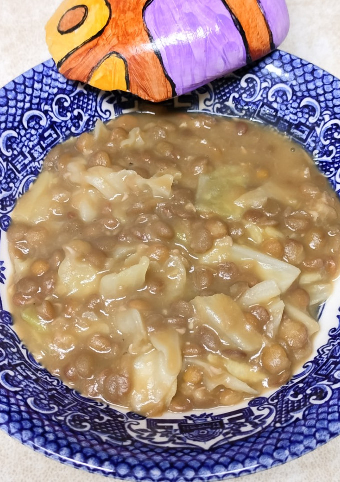 Una foto de Lentejas con repollo en olla a presión