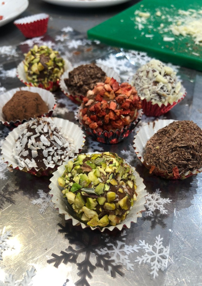 A picture of Easy peasy chocolate truffles.