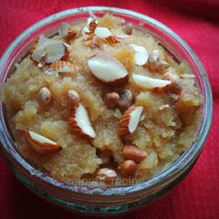 A picture of Suji ka Halwa or Semolina dessert.