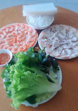 Hình của món Bánh TRÁNG cuốn tôm thịt.