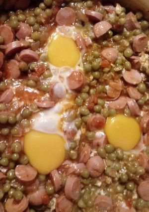 Una foto de Colchón de arvejas con salchichas