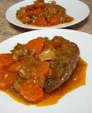 Casi cachopo en salsa de vino con champiñones