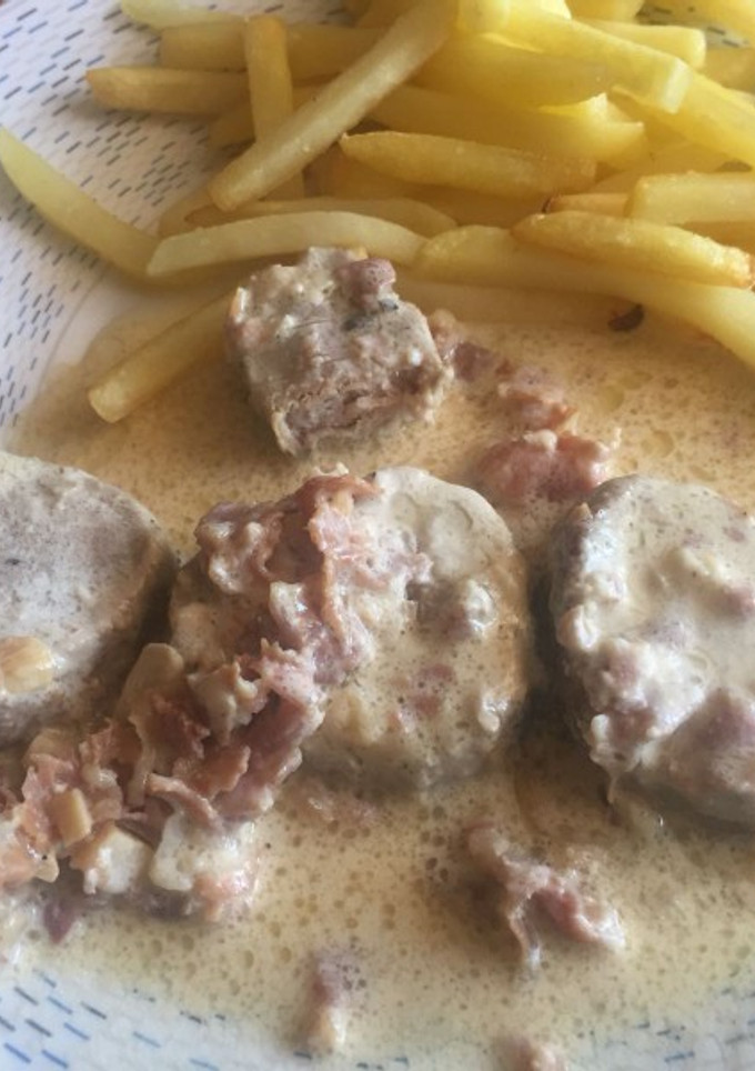 Una foto de Solomillo con salsa de jamón ibérico