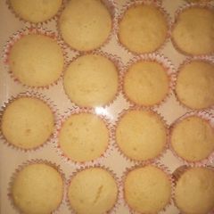 A picture of Pluffy and spongy cupcakes.