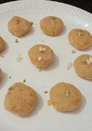 मावा पेड़ा (Mawa peda recipe in Hindi) रेसिपी मुख्य फोटो