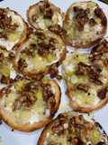Crostini di Gorgonzola, Porri e Noci tostate