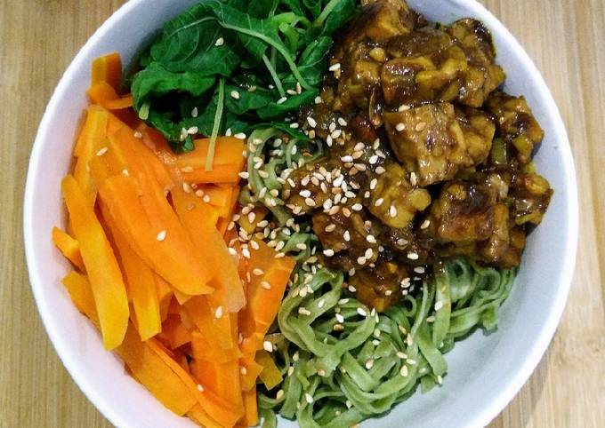 Vegan Kale Noodles Bowl