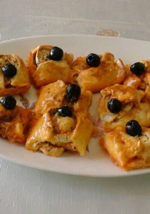 Foto principal de Lazos de hojaldre con queso de cabra y pavo