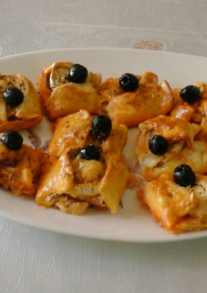 Una foto de Lazos de hojaldre con queso de cabra y pavo