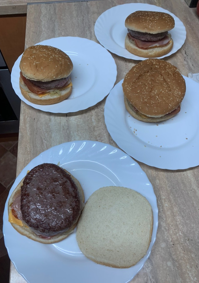 Una foto de Hamburguesa Sara