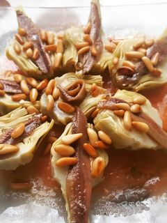 Una foto de Ensalada de alcachofas y anchoas