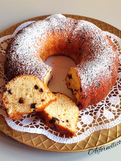 Foto di Ciambella al latte con gocce di cioccolato