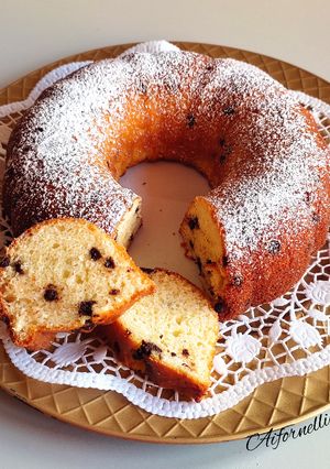 Foto di Ciambella al latte con gocce di cioccolato