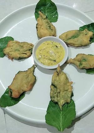 પાલક પકોડા (Palak pakoda recipe in gujrati) રેસીપી મુખ્ય ફોટો