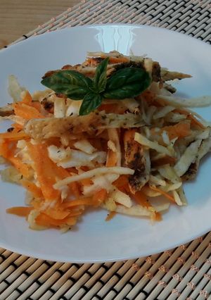 O poză a rețetei Salata cu piept de pui.