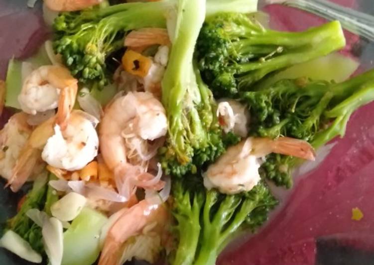Langkah Mudah untuk Menyiapkan Tumis udang brokoli, Bikin Ngiler