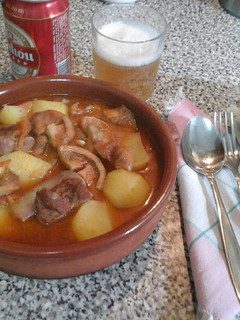 Una foto de Níscalos con patatas y costillas adobadas