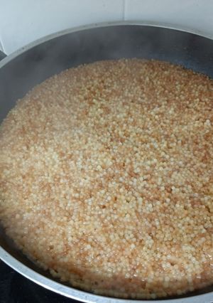 Una foto de Tarhonya - pasta maravilla a la húngara