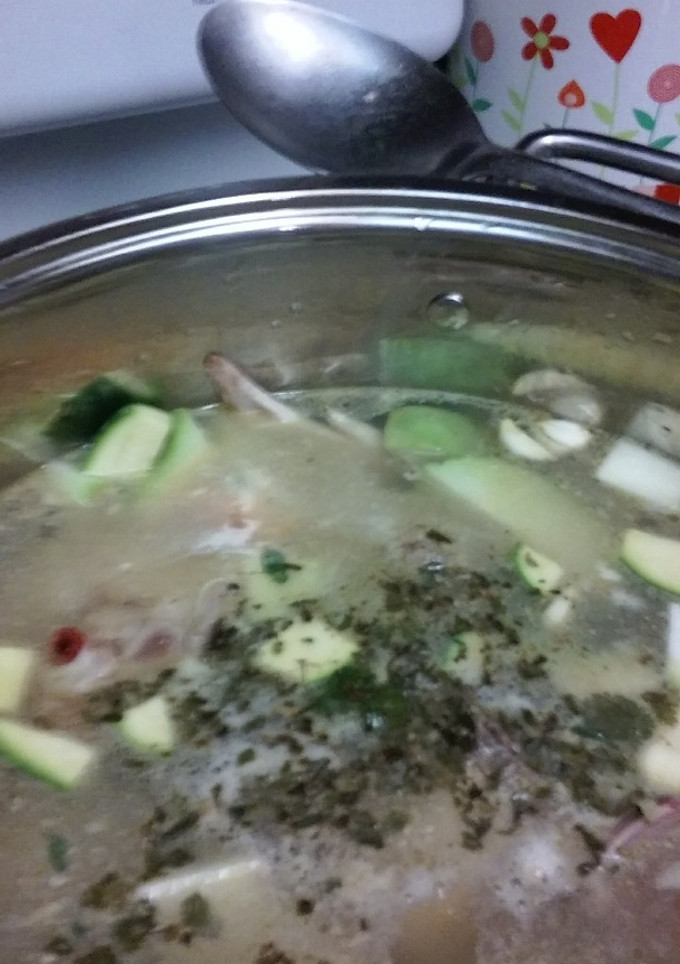 Una foto de Caldo de pollo guisado