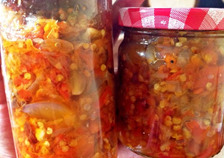 Bagaimana Menyiapkan Sambal Bawang Pedas Rumahan, Lezat Sekali