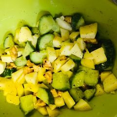 A picture of Apple & walnuts salad.
