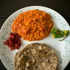 A picture of Jowar rotlo.