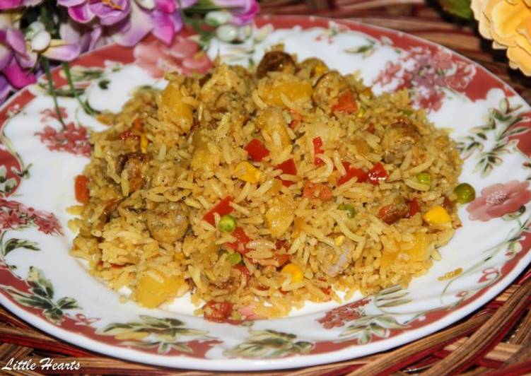 Recipe: Delicious Thai Style Pineapple Fried Rice