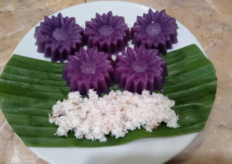 Kue lumpang ubi ungu