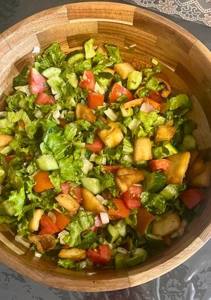 A picture of Fattoush Salad.