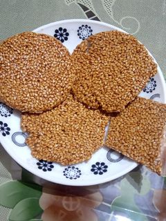 તલની ચીકી (Til Chiki Recipe In Gujarati) રેસીપી મુખ્ય ફોટો