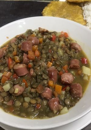 Una foto de Lentejas con longaniza