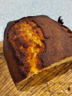 Una foto de Plum cake de limón con semillas de amapola