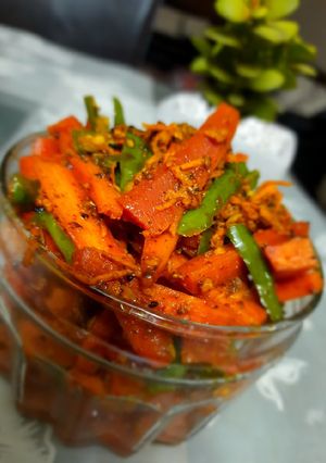 गाजर मिर्च वाला अचार (Gajar mirch wala achar recipe in hindi) रेसिपी मुख्य फोटो