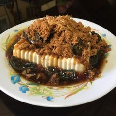 Tofu and century egg salad A picture of Tofu and century egg salad.