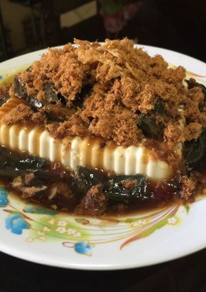 A picture of Tofu and century egg salad.