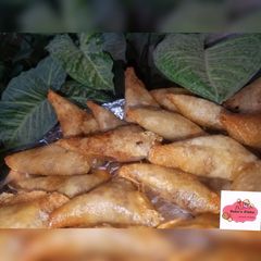 A picture of Fried samosa.