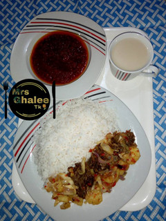A picture of Rice and stew with irish sauce and pap.