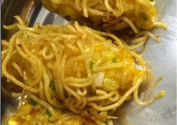 Recipe of Perfect Cheesy Maggie rolls