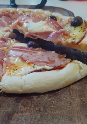 Una foto de Pizza con masa napolitana