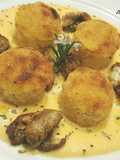 Bocconcini di patate con squacquerone, su vellutata di zucca gialla e funghi porcini