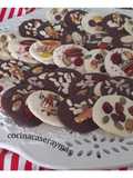 Discos de chocolate y frutos secos