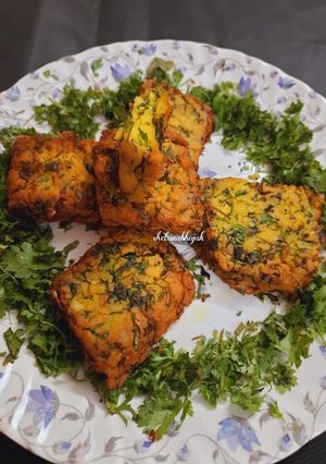 कोथिंबीर वडी (kothimbir wadi recipe in marathi) रेसिपी चे मुख्य फोटो 